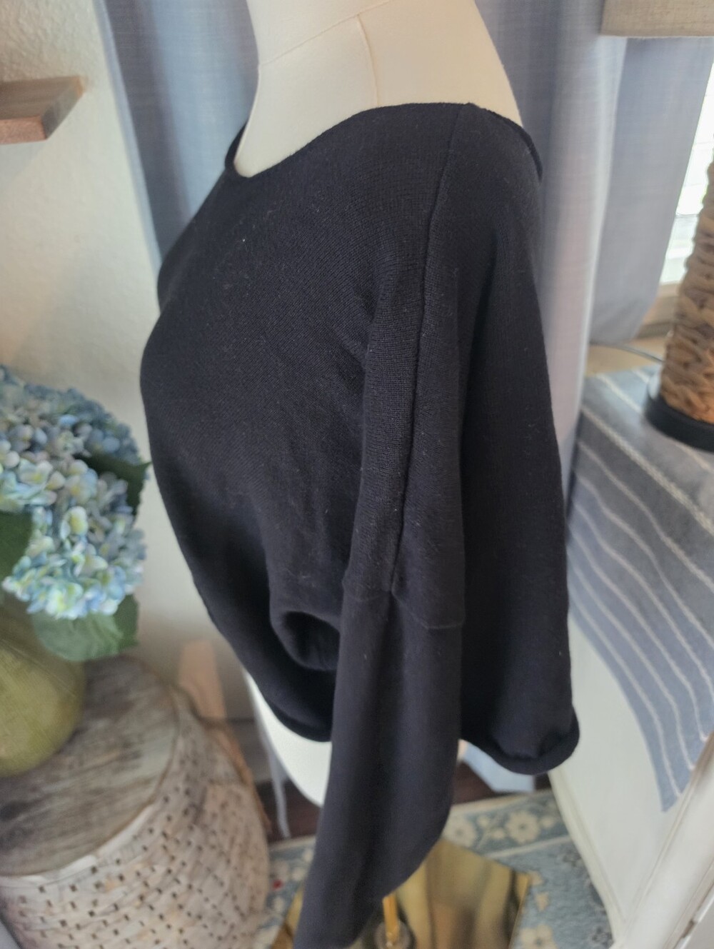 Brandy Melville Off Shoulder Cropped Sweater - Picture 2 of 4